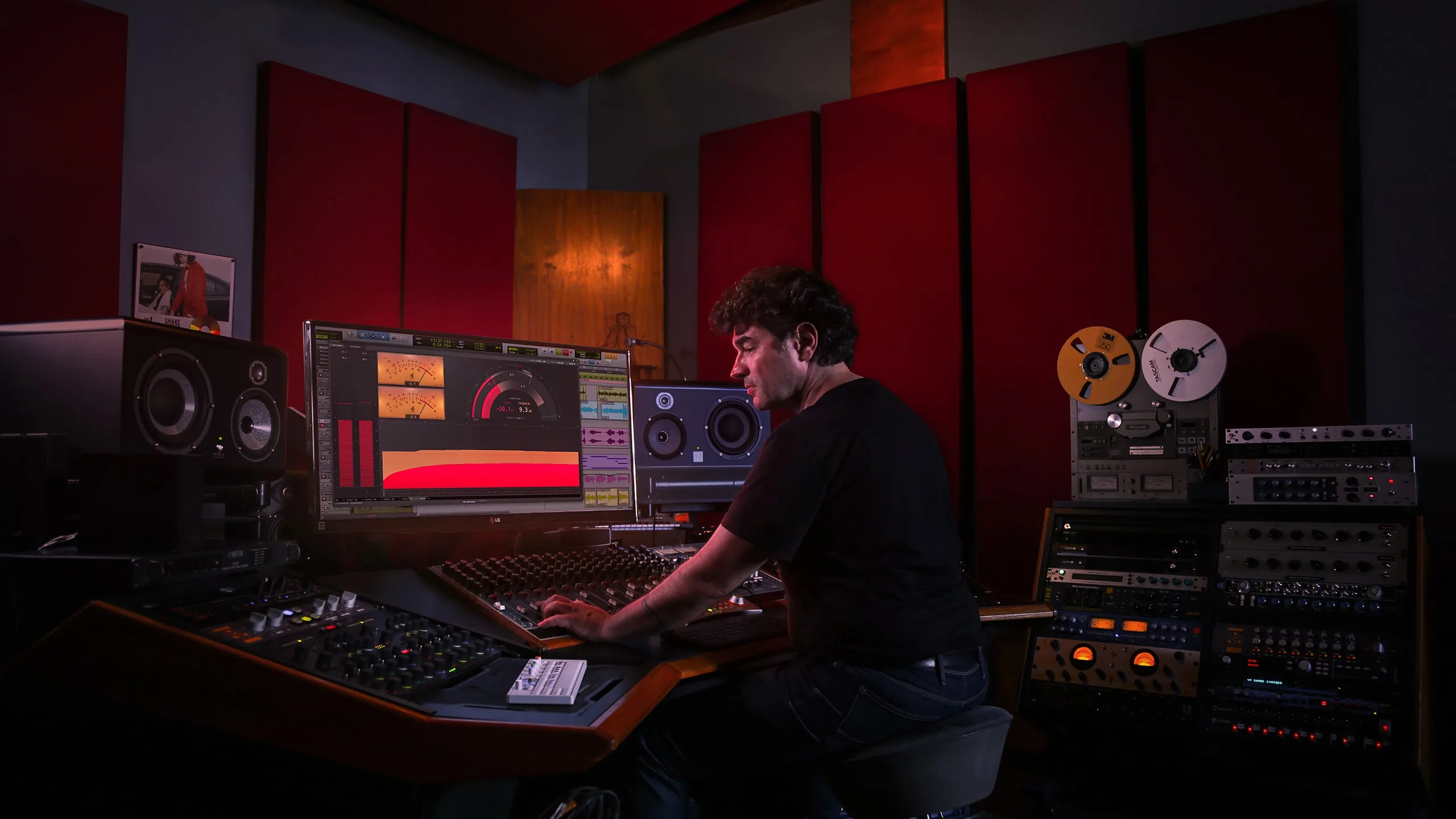 Fab Dupont in studio